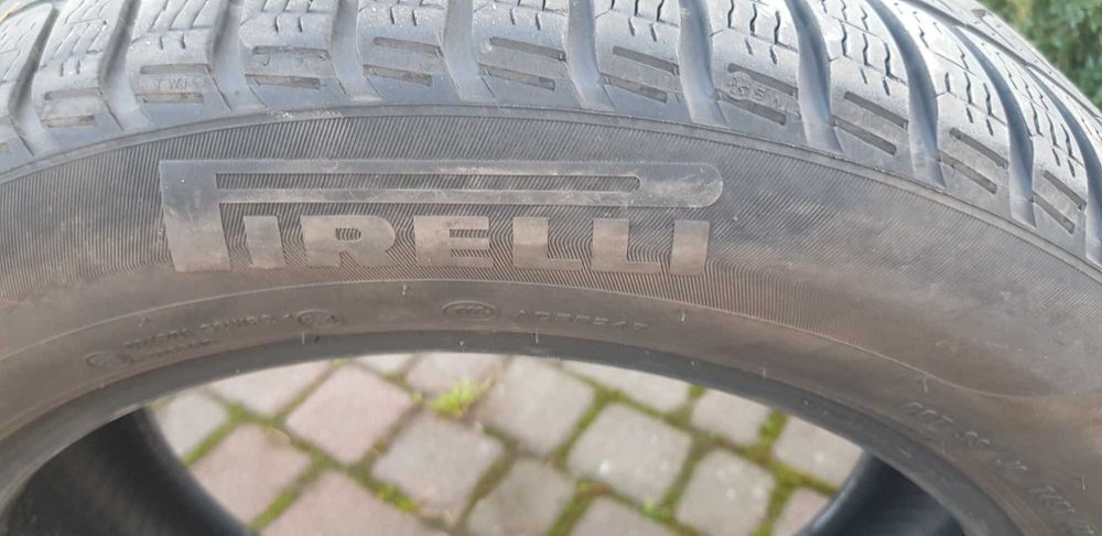 Opony zimowe Pirelli R17" 215-55, 94H M+S VW Passat, SuperB - 4 sztuki