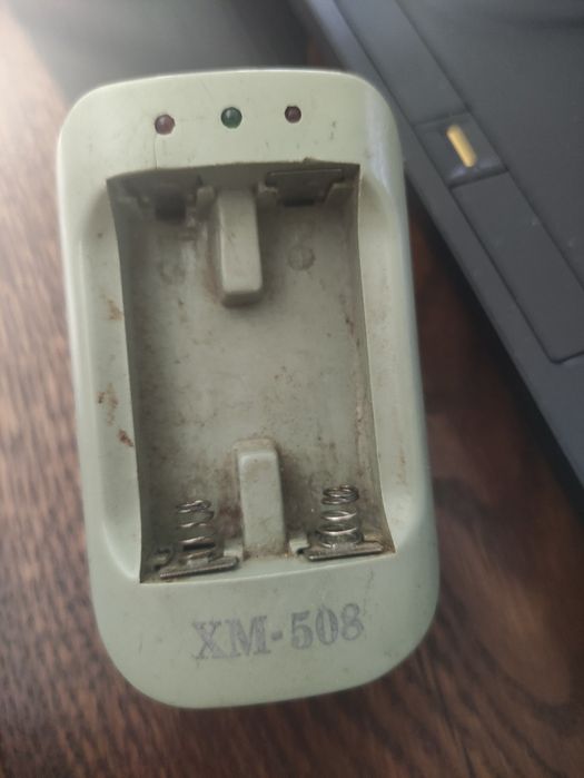 Зарядний пристрій для батарейок.