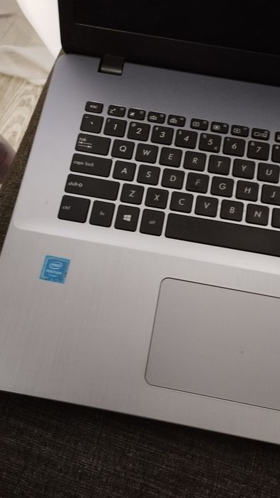 Sprzedam Asus VivoBook R702UA