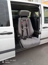 Поворотно-выдвижное кресло в автомобильTurny для инвалидов