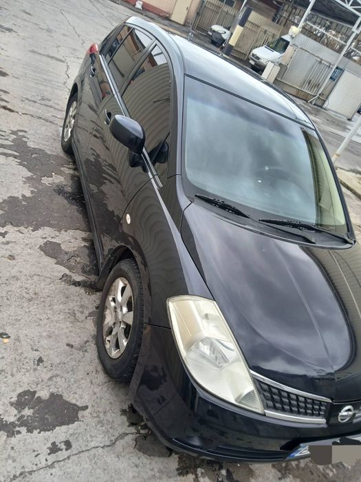 Nissan Tiida 2008, гарний стан