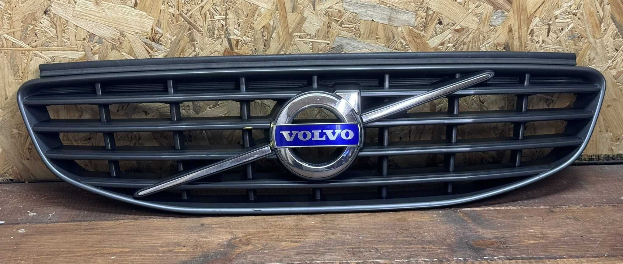Oryginalny grill atrapa zderzaka chłodnicy Volvo XC60 I LIFT