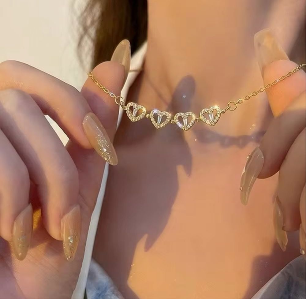 Colar em aço dourado - trevo da sorte- 2 posições