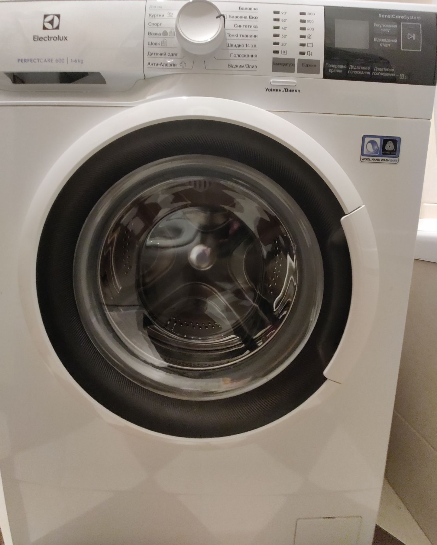 Electrolux PerfectCare 600 (EW6S404WU)