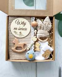 Prezent dla niemowlaka Gift Box Baby wafel bezowy zawieszka