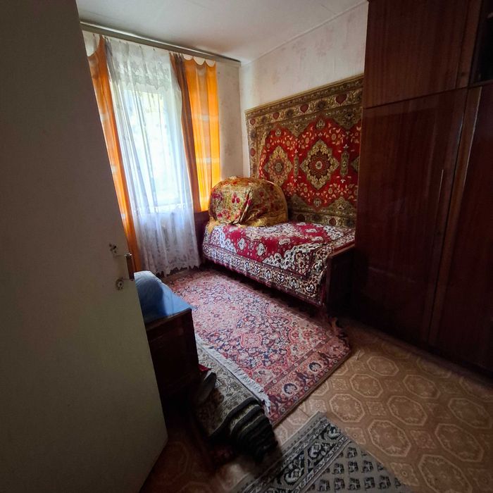 Будинок з великою територією