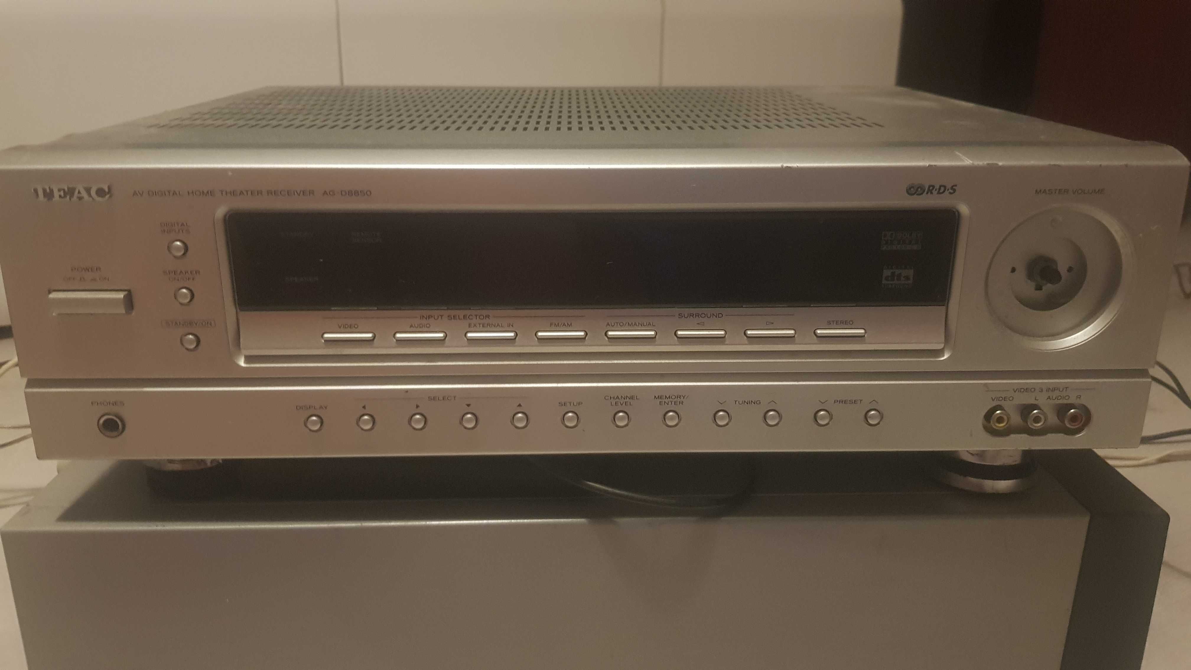 Amplituner Teac .