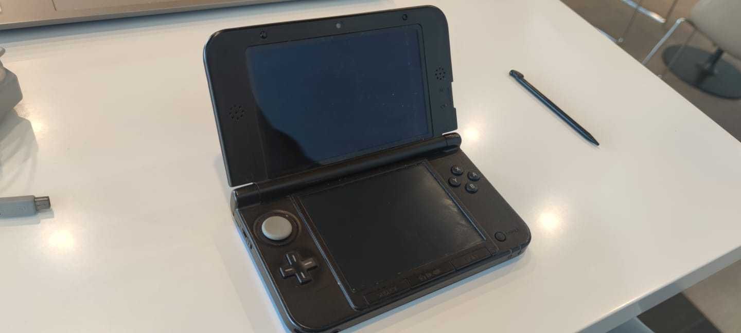 Nintendo 3DS XL desbloqueada e cheia de jogos(aceito trocas )