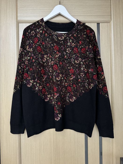 Женский свитер стразы