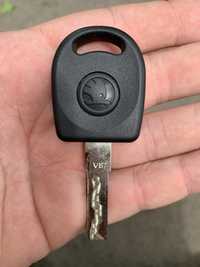 Ключ зажигания с фонариком Skoda, Nissan, Toyota б/у