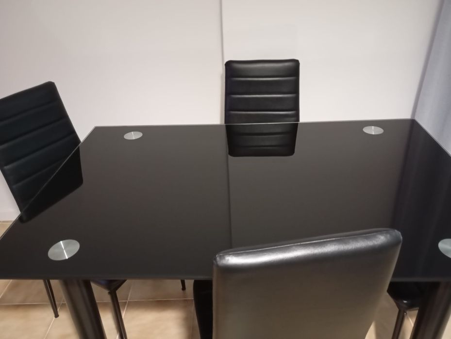 Mesa de jantar semi nova