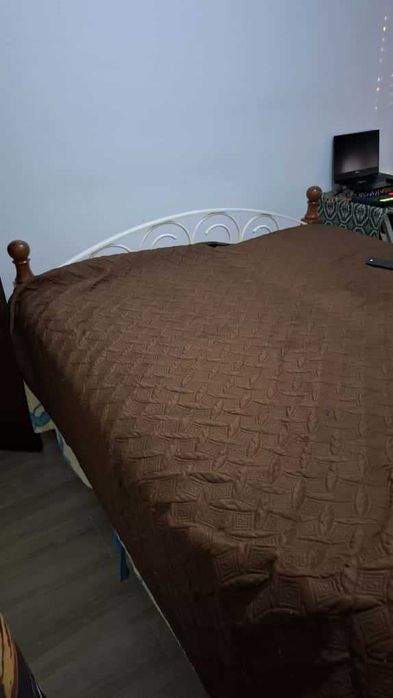 Quarto Completo: Cama de Casal Ferro/Madeira + Colchão + Cómoda