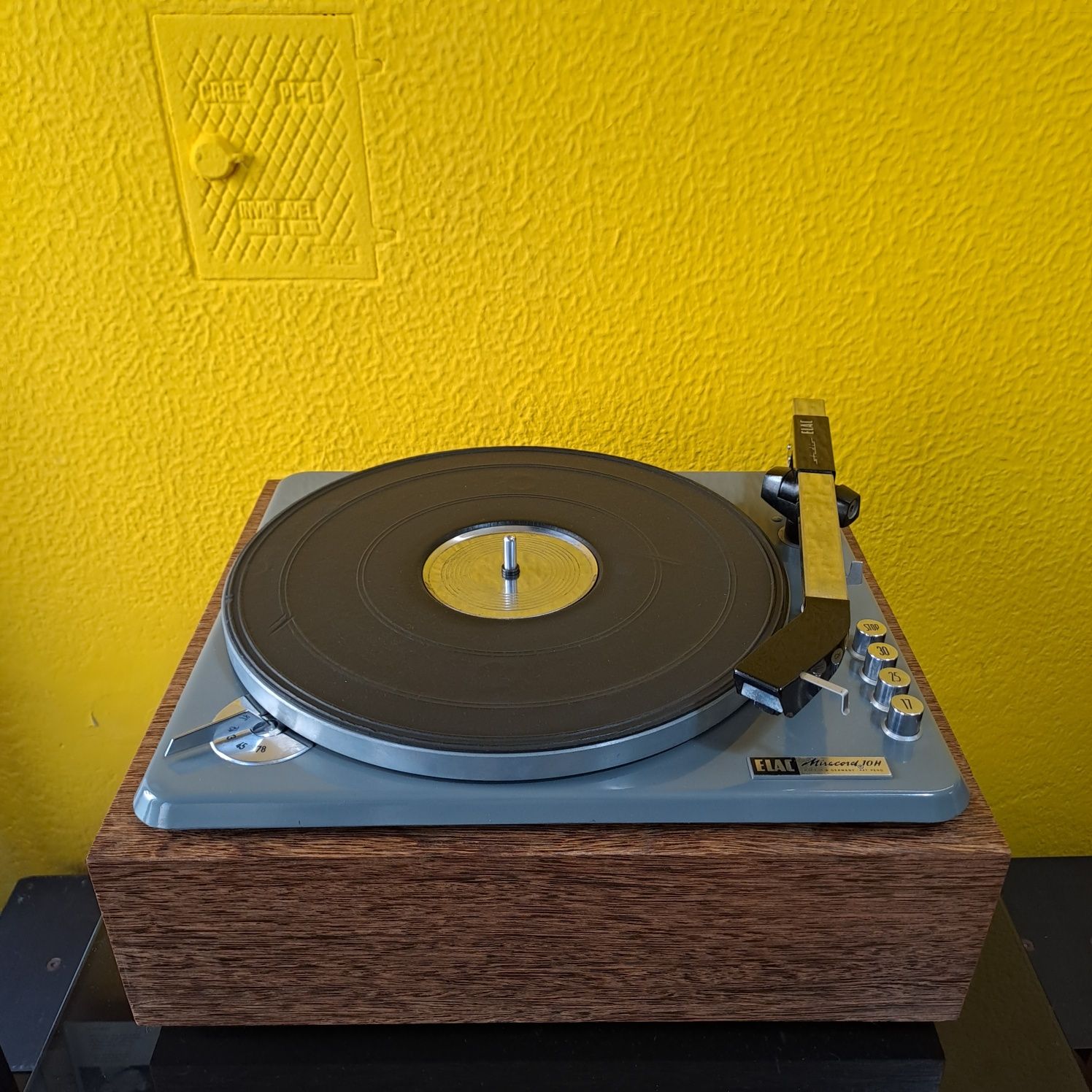 Elac Miracord 10h gira-discos clássico