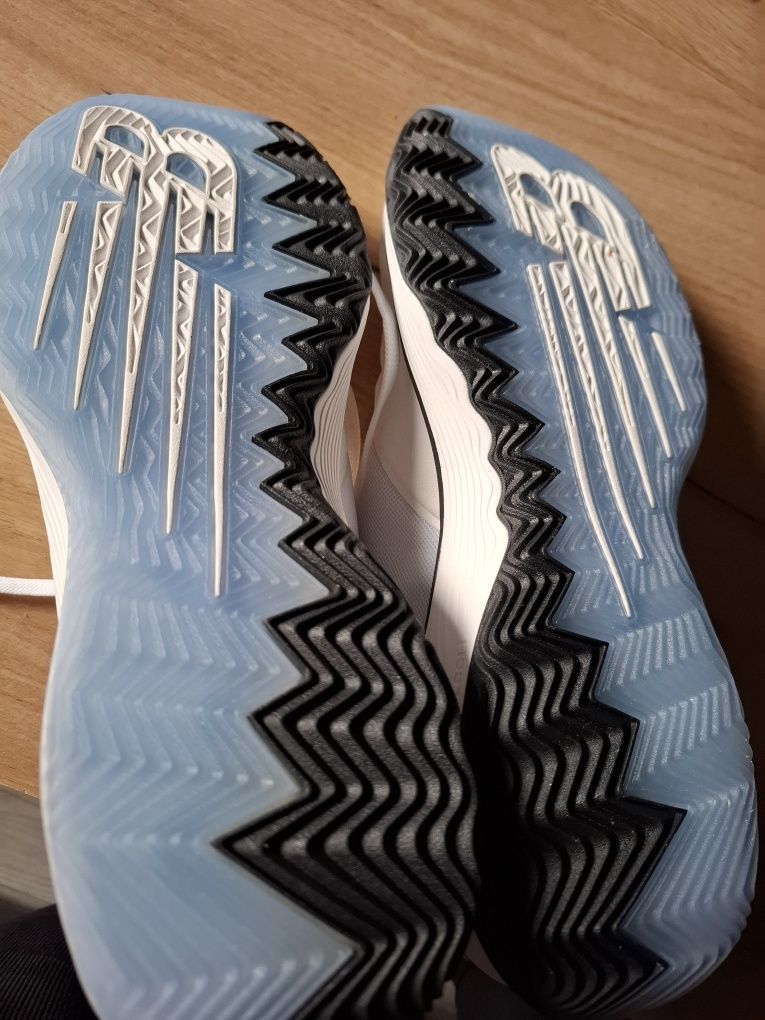 Buty do koszykowki New Balance Hesi Low rozm. 44.5
