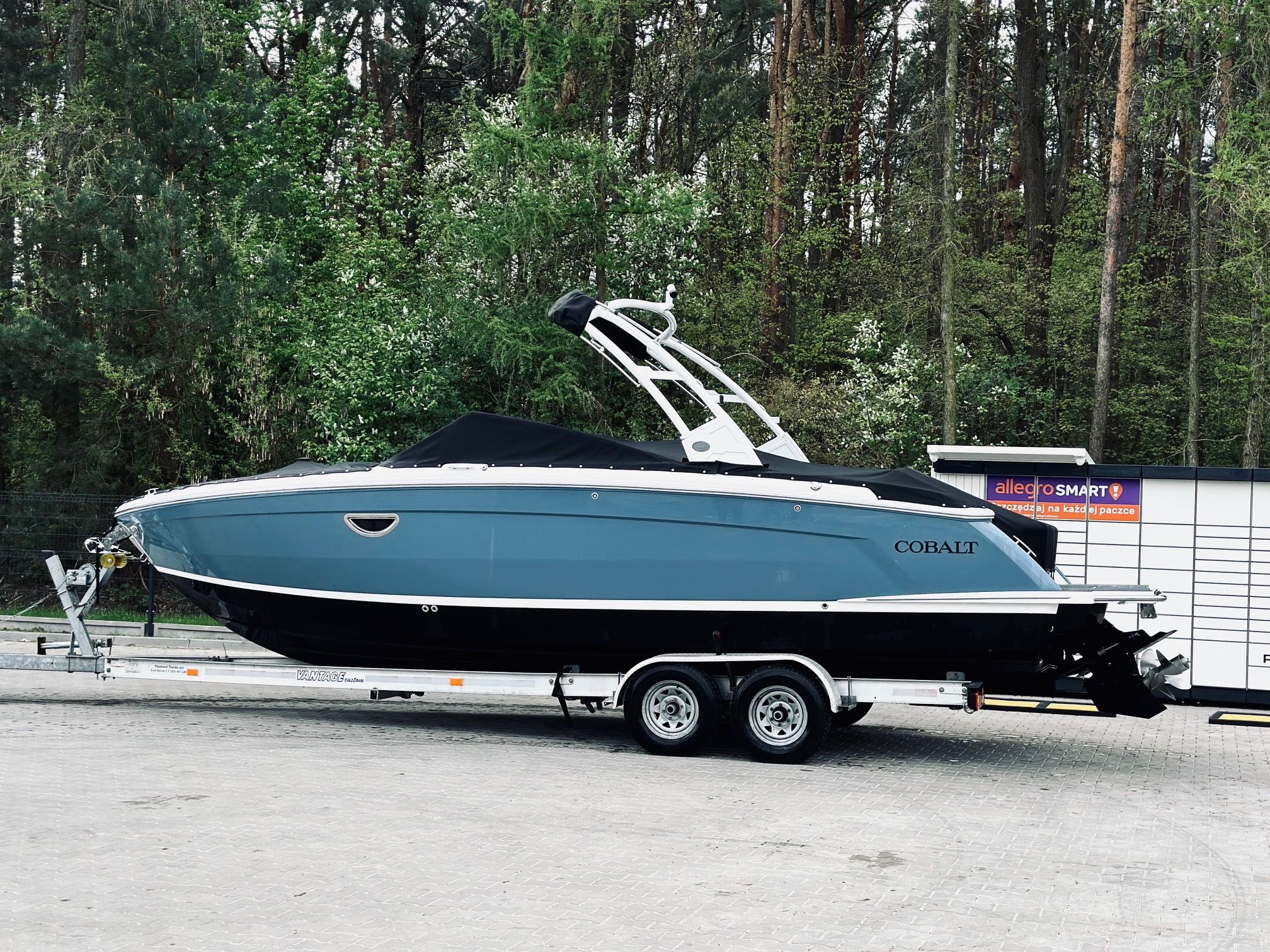 Łódź motorowa Cobalt R8 2022r fabrycznie nowa Mercruiser 8.2 Mag 430KM