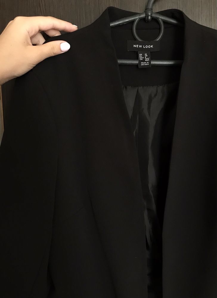 Чёрный укорочений пиджак