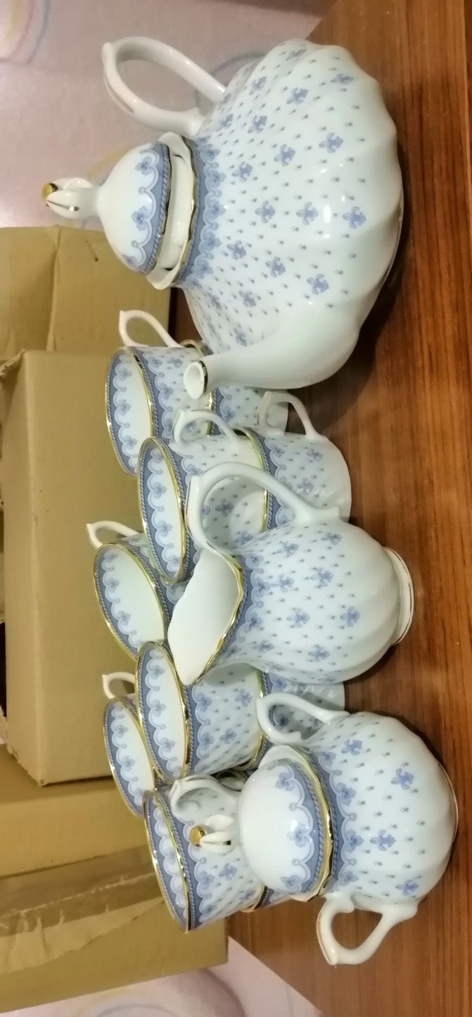 Conjunto de porcelana quinta nova  grupo vista alegre 27 peças