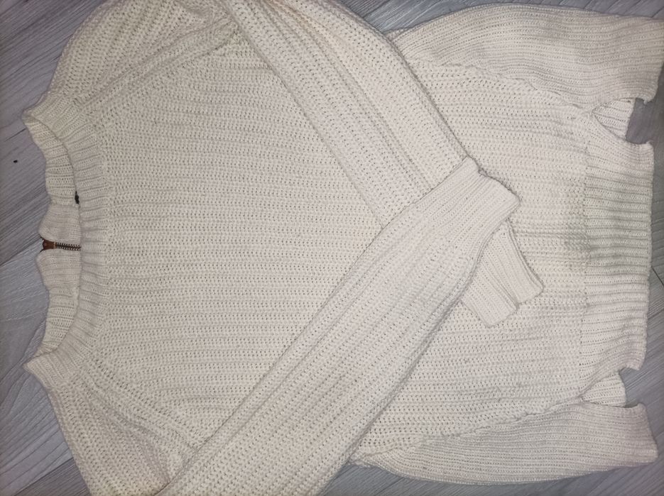 Jasnomorelowy sweterek gruby r.s