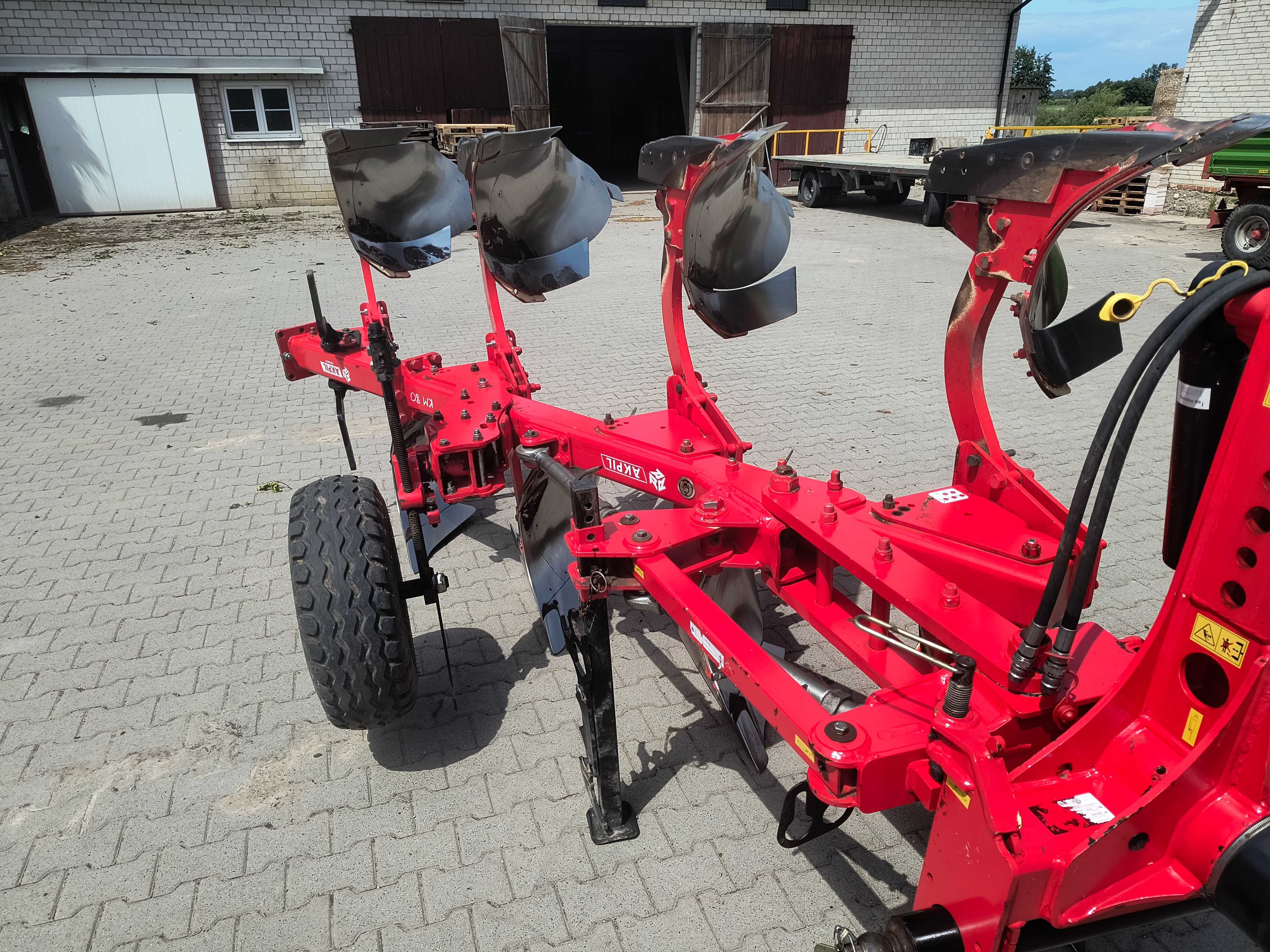 Pług obrotowy AKPIL KM 80 3+1