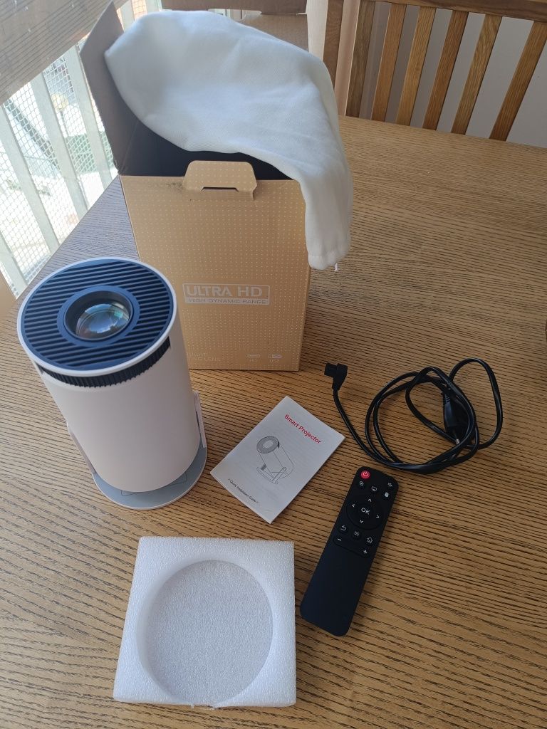 Mini projetor 4K compatível com Android