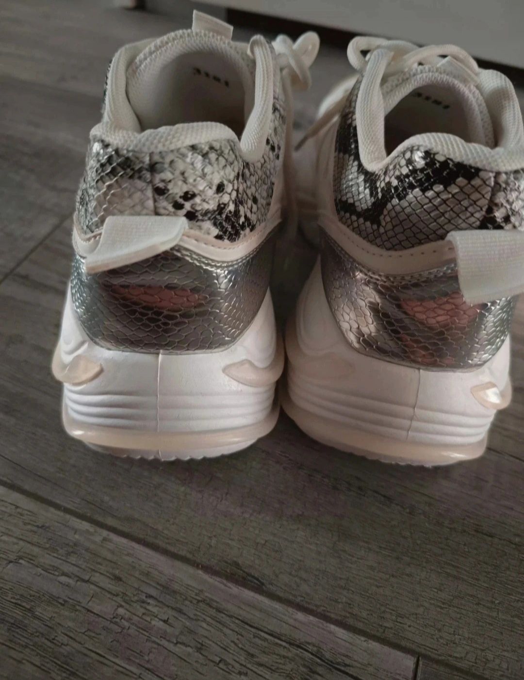 Białe buty sneakersy adidasy sportowe rozmiar 38