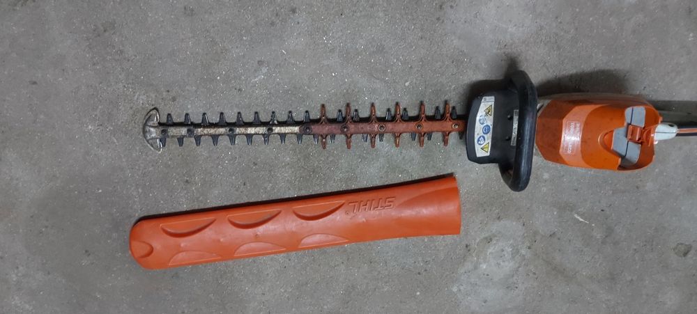 Corta sebes Stihl RMA 100