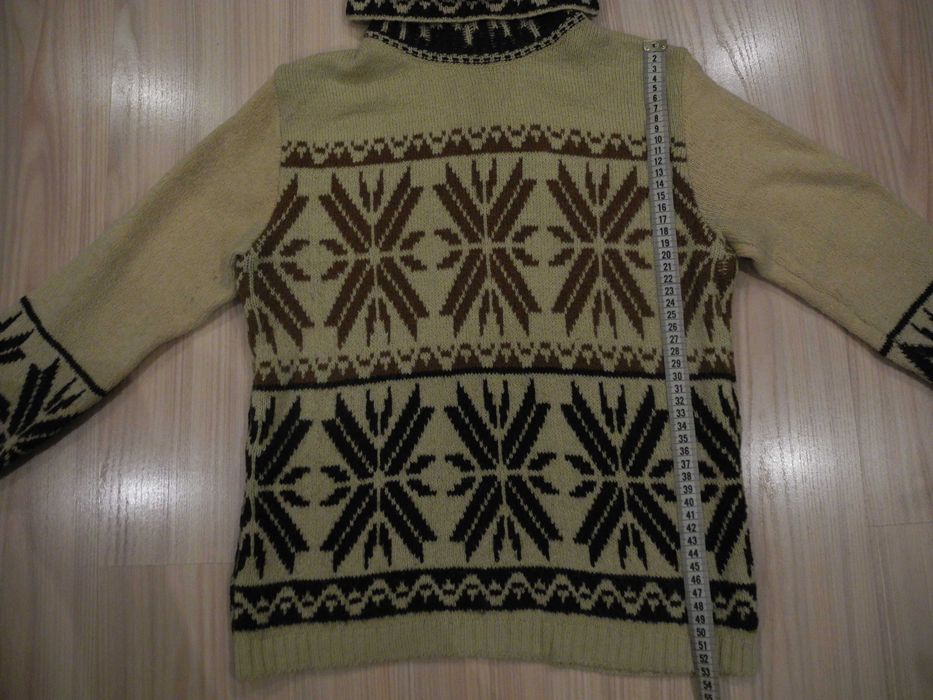 Свитер женский бежевый