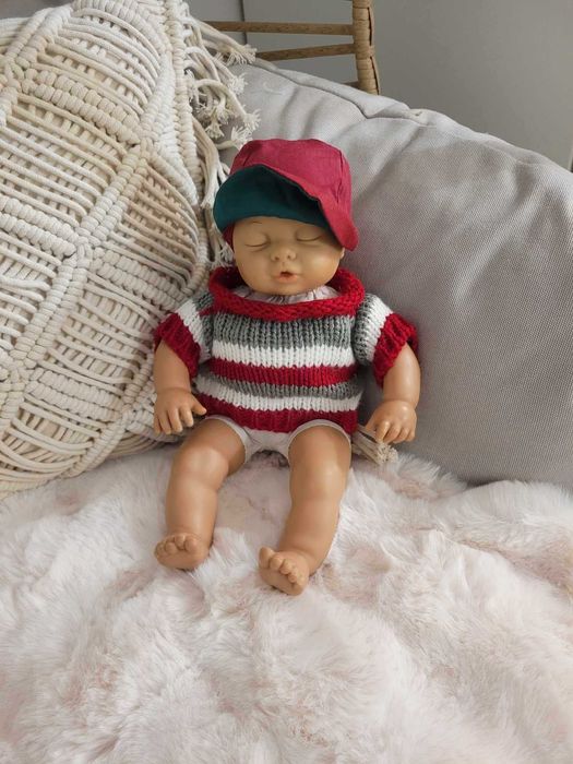 Ubranko dla lalki bobasa 30-34cm sweterek w paski z czapką