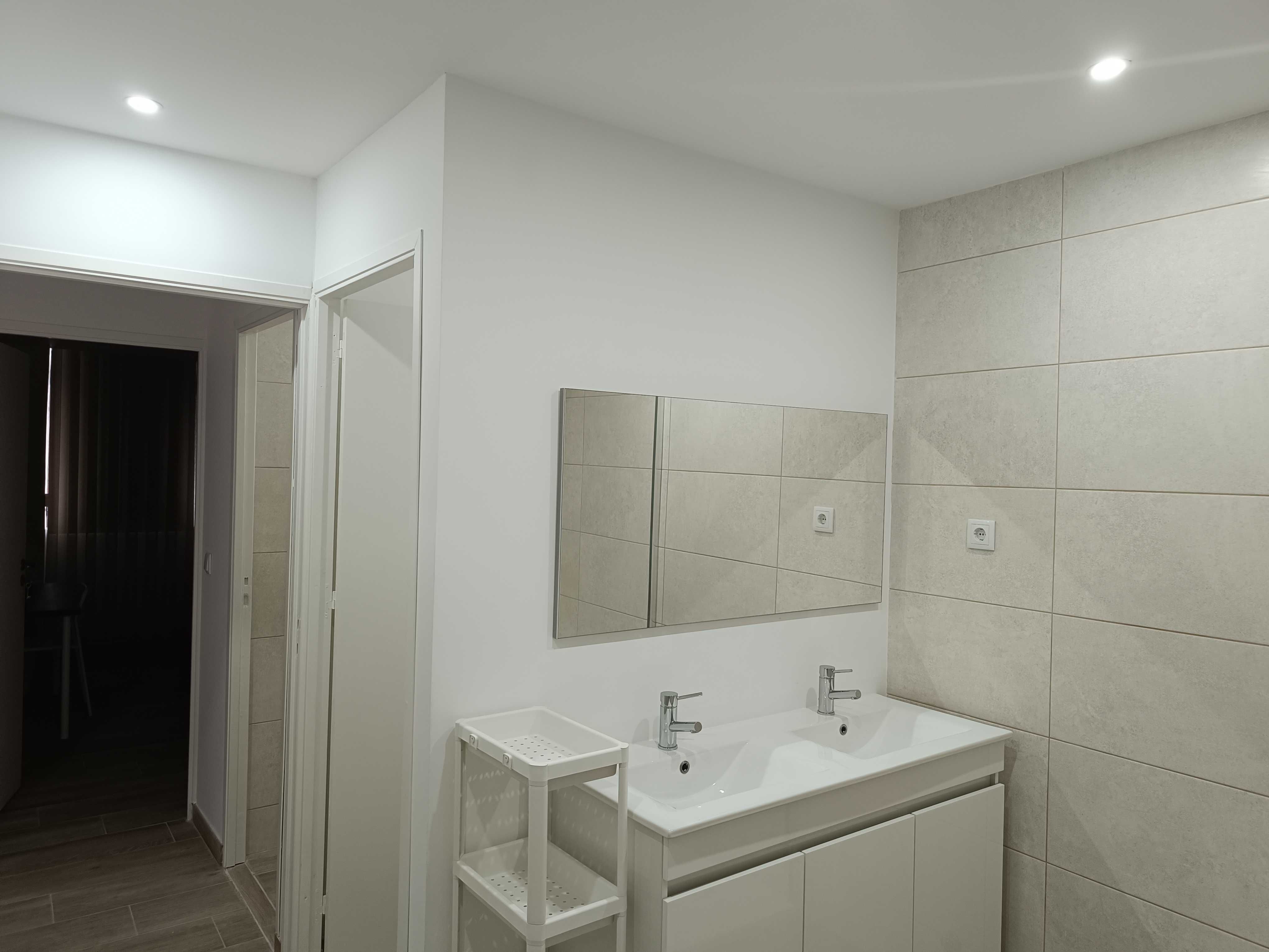 Quarto individual estudante em casa nova