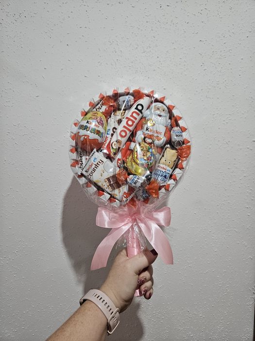 Lizak na Mikołaja dla dzieci ze słodyczy kinder 19 cm