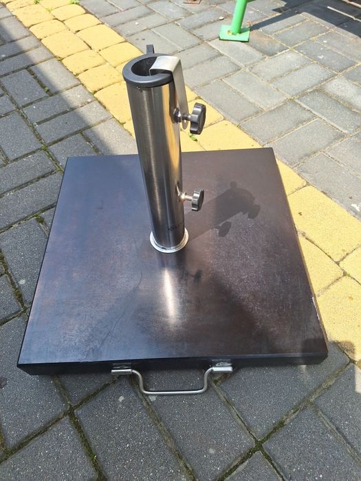 Stojak granitowy do parasoli