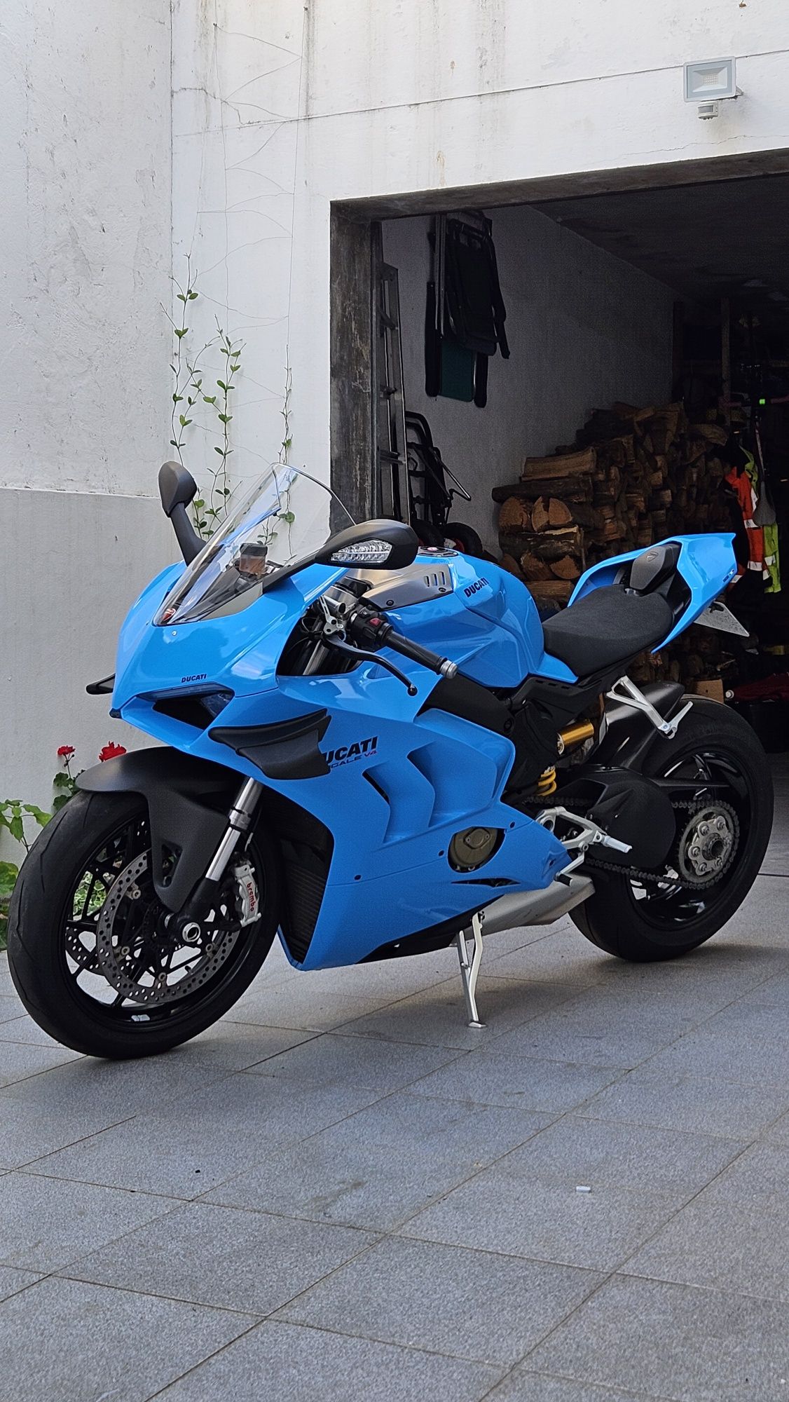 Ducati Panigale V4 Miami Blue