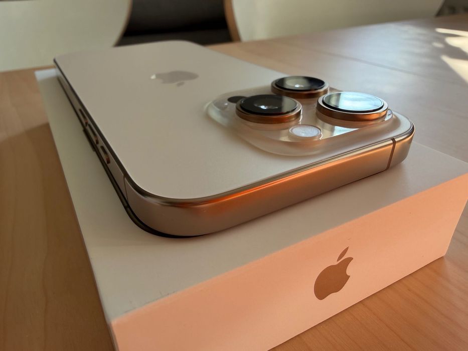 iPhone 16 Pro 128GB pustynny tytan + 2 etui