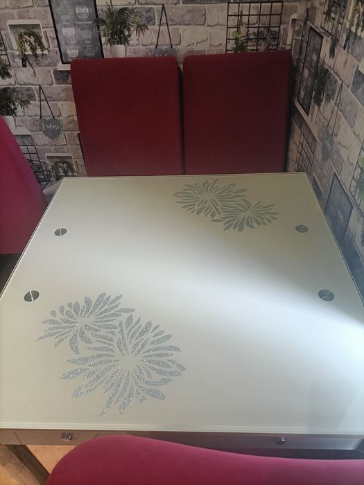 Stół rozkładany+ 4 krzesła