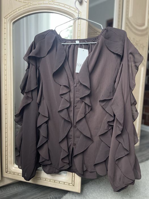 Блузка з рюшами у стилі Zara