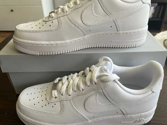 Nike Air Force 1 Low '07 White R.37,5