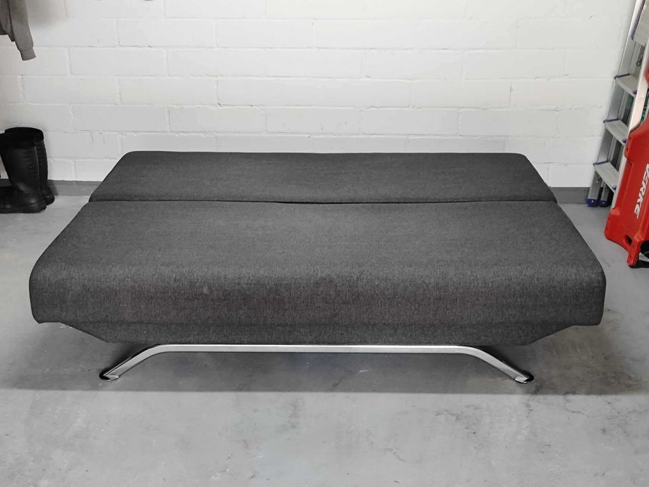 Łóżko rozkładane z funkcją do spania .