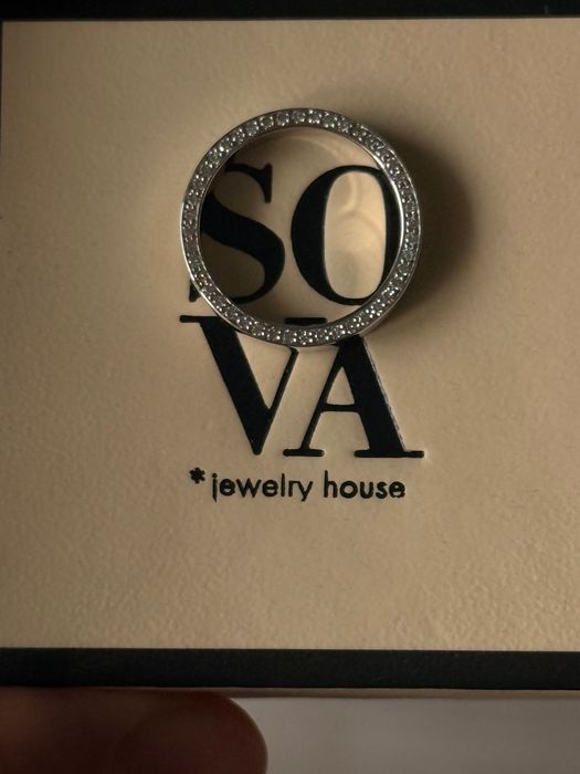 Каблучка з діамантами в білому золоті