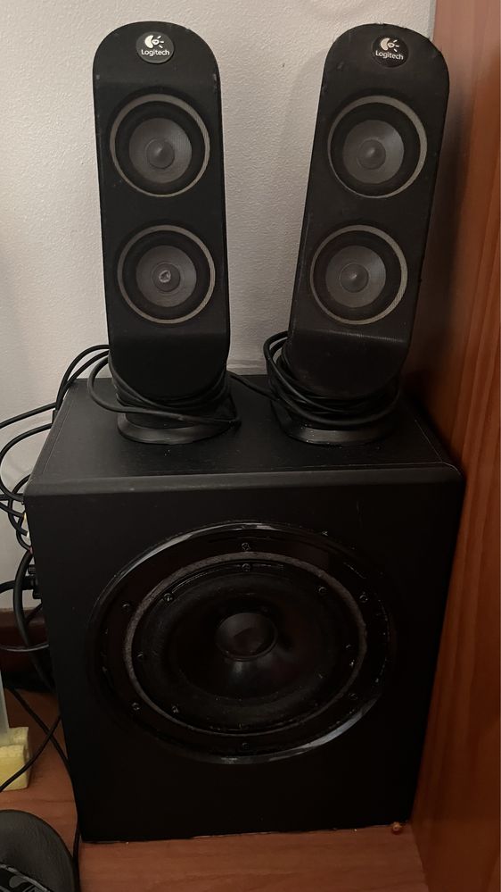 Vendo Colunas Logitech 5.1 com Subwoofer