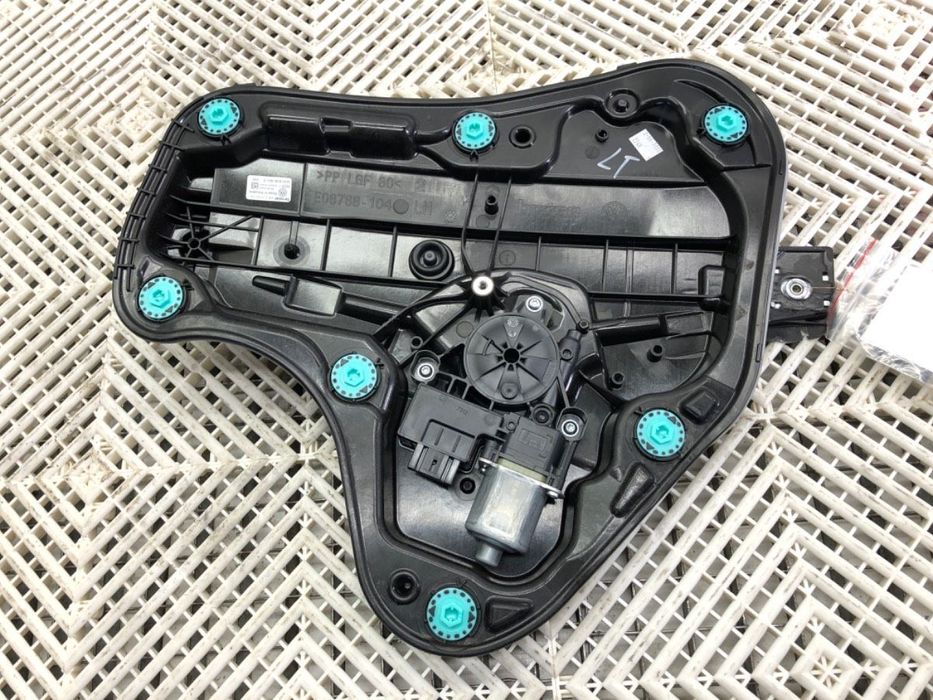 PODNOŚNIK SZYBY LEWY TYŁ - 149.00 PLN - VW GOLF VIII (CD1) 2019 - 2022 1.5 TSI 96 kW [131 KM]