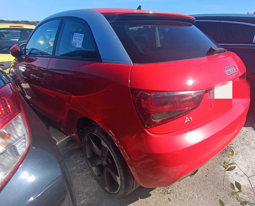 Audi A1 1.6 TDI S line ligeiramente acidentado