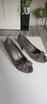 Buty na obcasie  z odsłoniętymi palcami