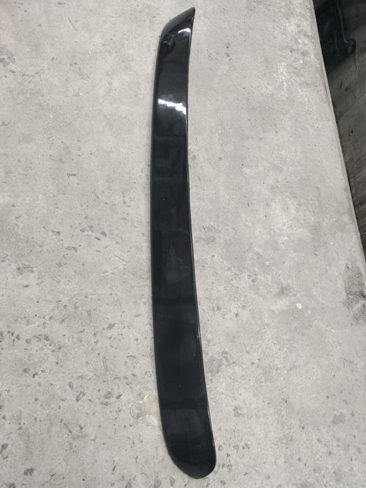 Спойлер на задне скло camry 40