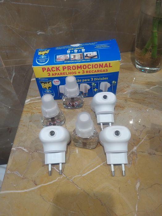 Inseticida elétrico líquido 3 aparelhos e recargas Raid