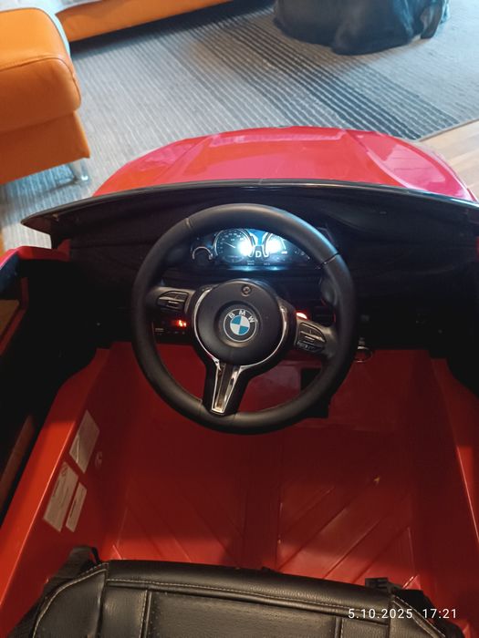 Samochód akumulatorowy, stylizowany na model BMW  x6M