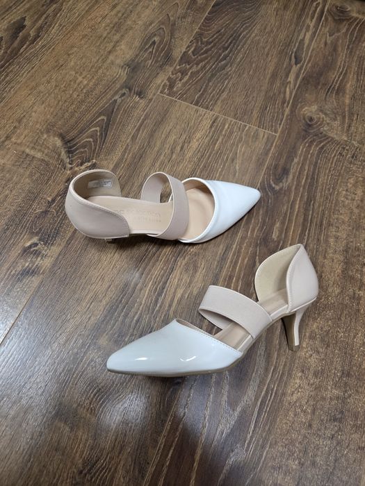 Szpilki niskie bezowe Białe 38