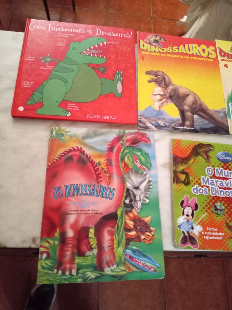 Conjunto de Livros e Revistas Dinossauros