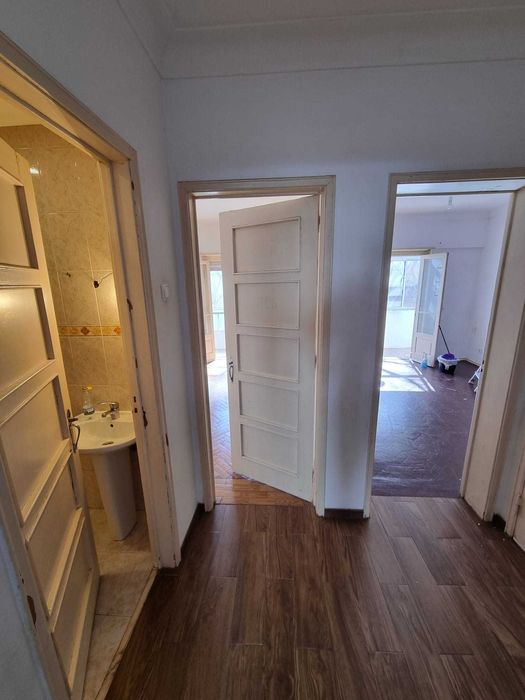 Campo de Ourique T2 prédio placa para remodelar