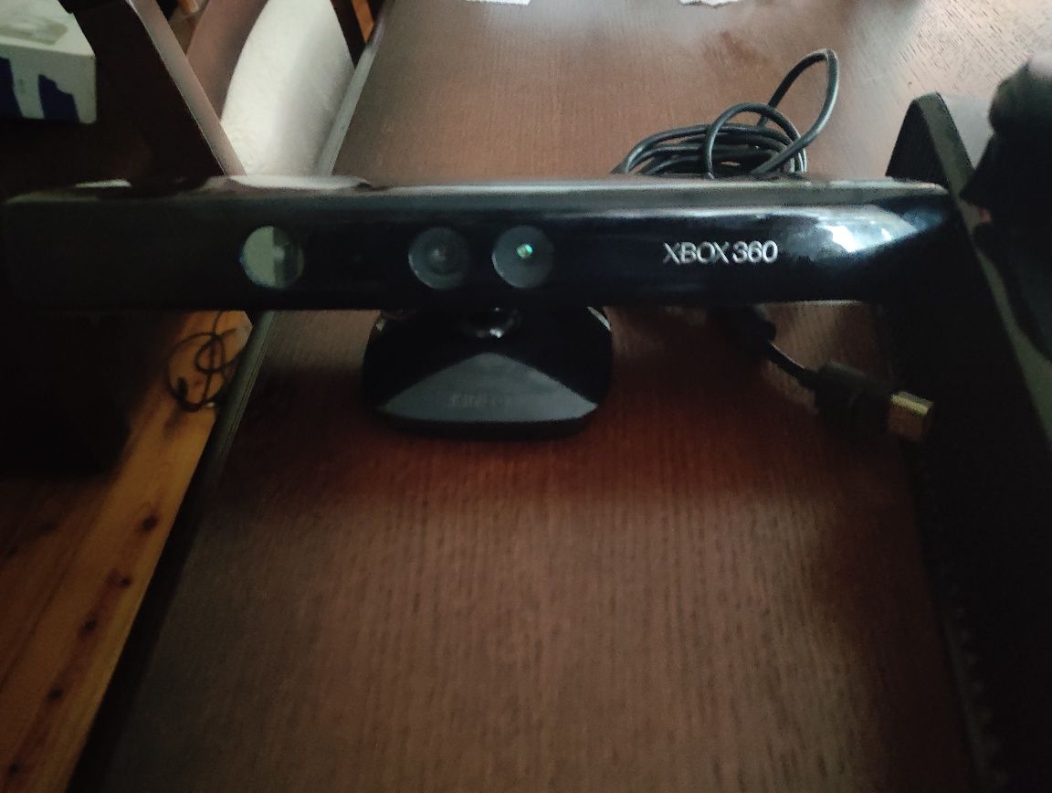 Xbox 360 + 2 pady + 10 gier + Kinect
