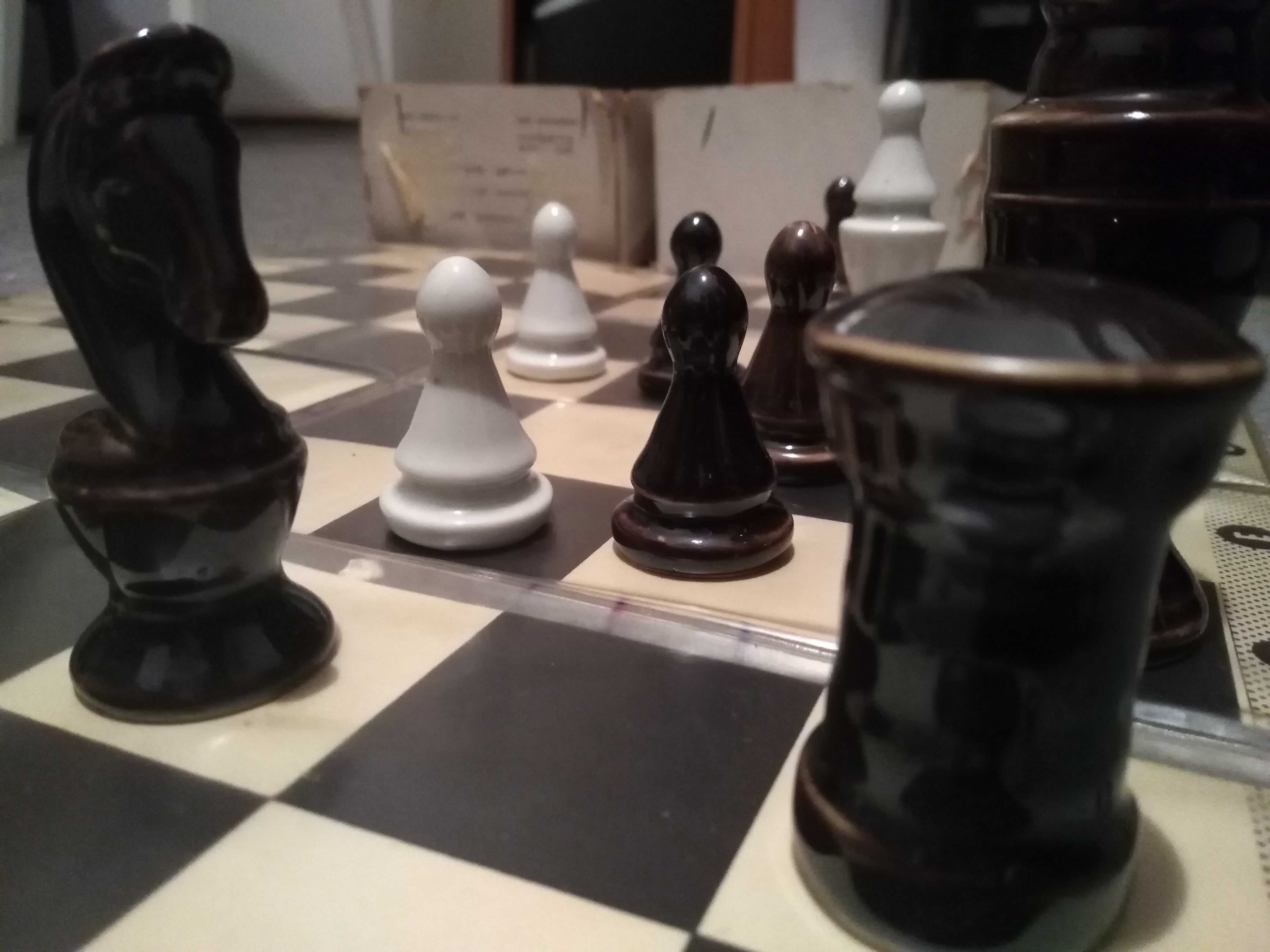 porcelanowe szachy zabytek antyk unikat